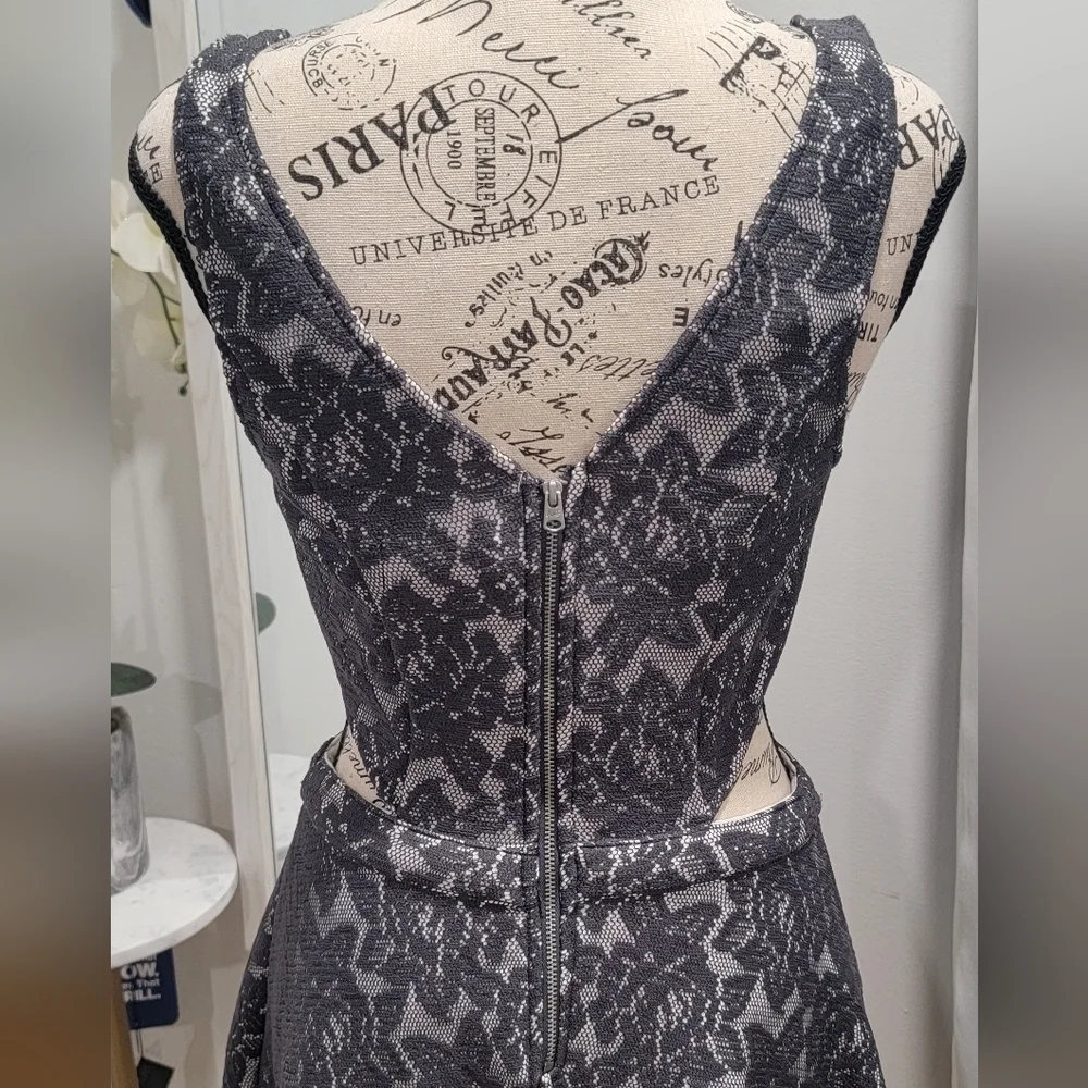 ABERCROMBIE & FITCH White Cut Out Fit & Flare Sleeveless Medium Dress C116 - Picture 2 of 5